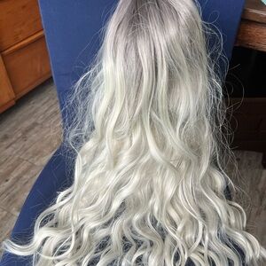 24inch wig silver platinum gray with dark roots